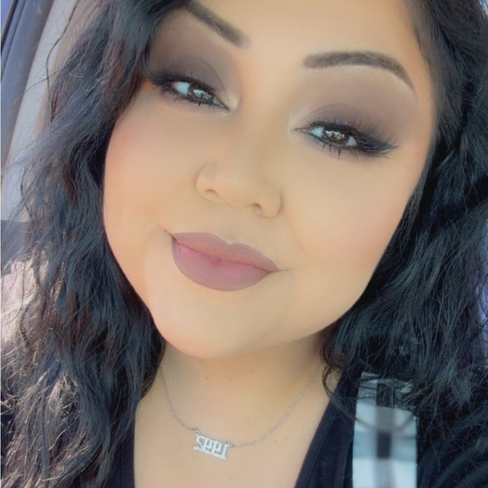 Meet your Posher, Elisa